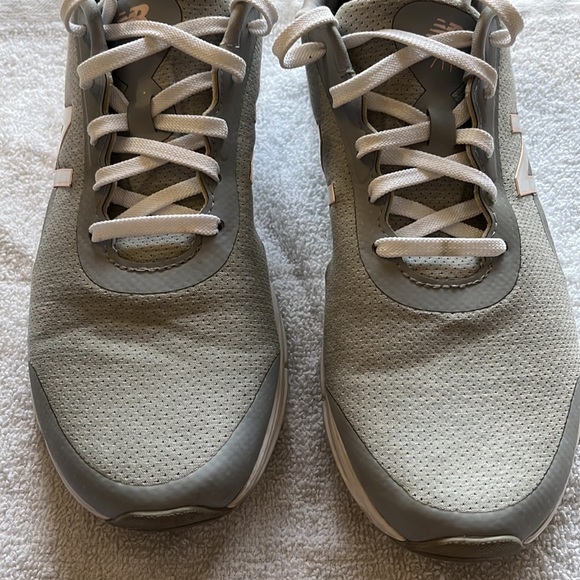 New Balance 711 Gray and White Shoes with Sofsole - Picture 4 of 12